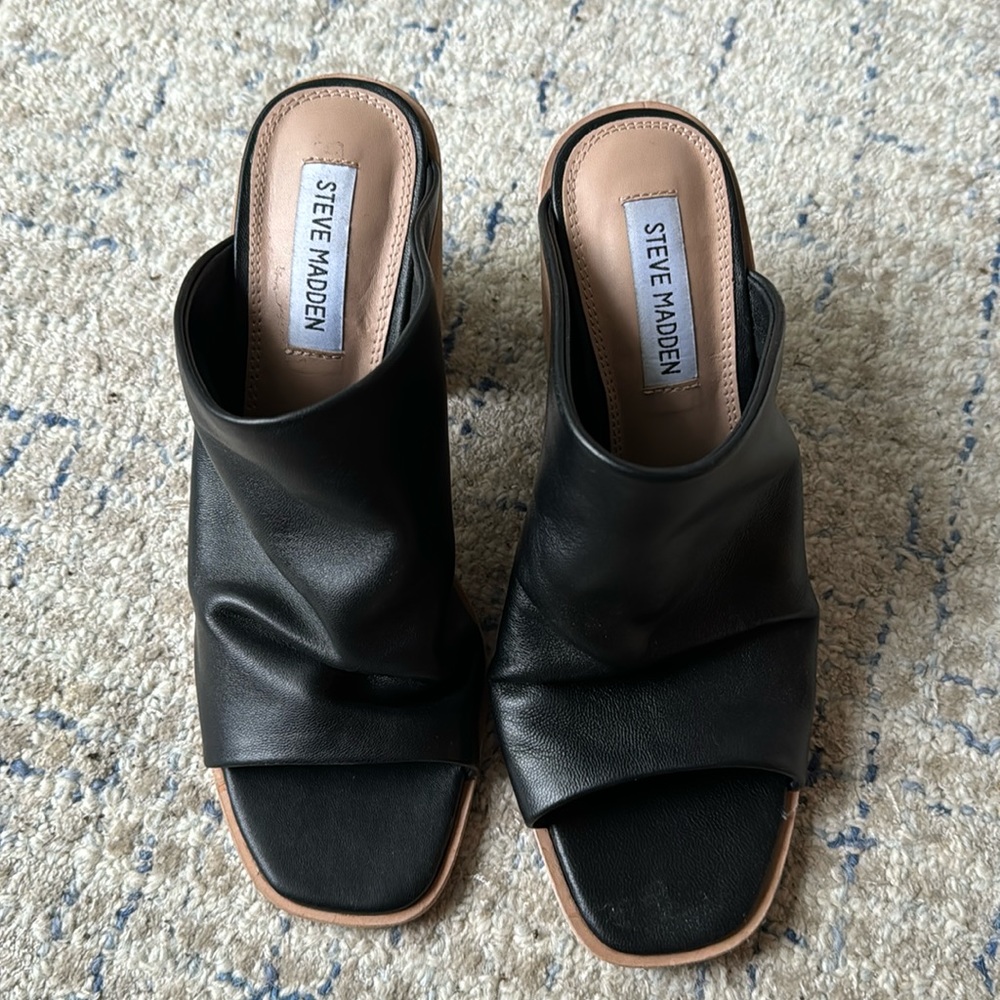 Steve Madden Black leather open toe sandal